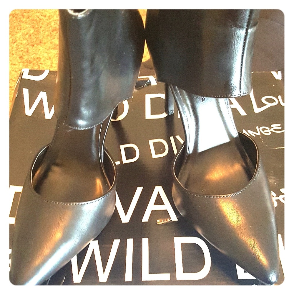 Pointy Toe Cuff Shoes
